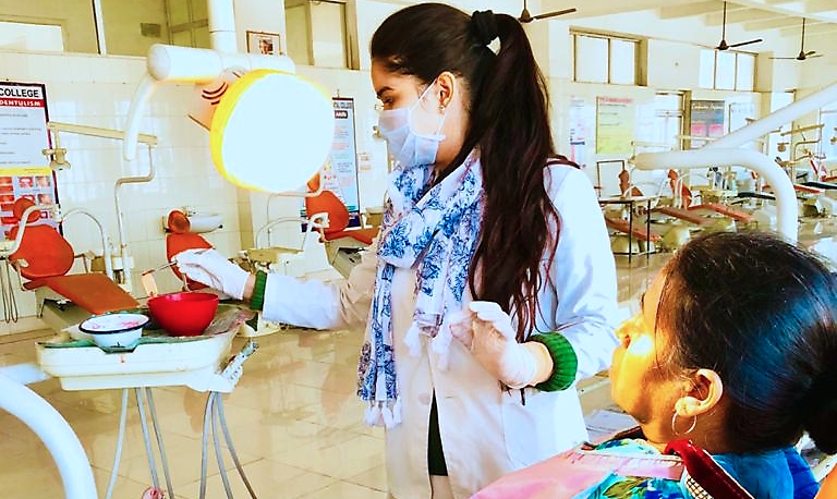 Mera Dental Clinic in Jasola